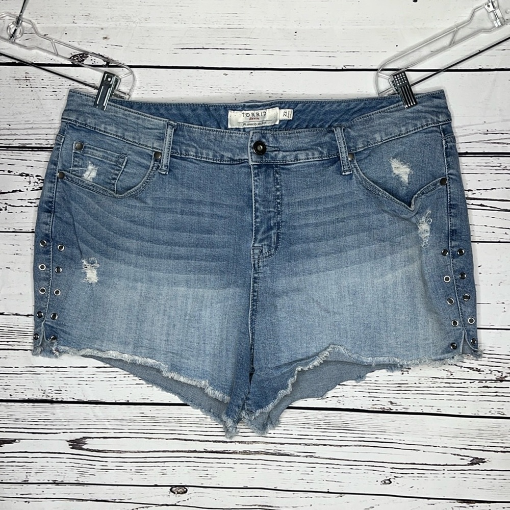Torrid Size 22 Light Blue Denim Grommet Distressed Raw Hem Jean Shorts